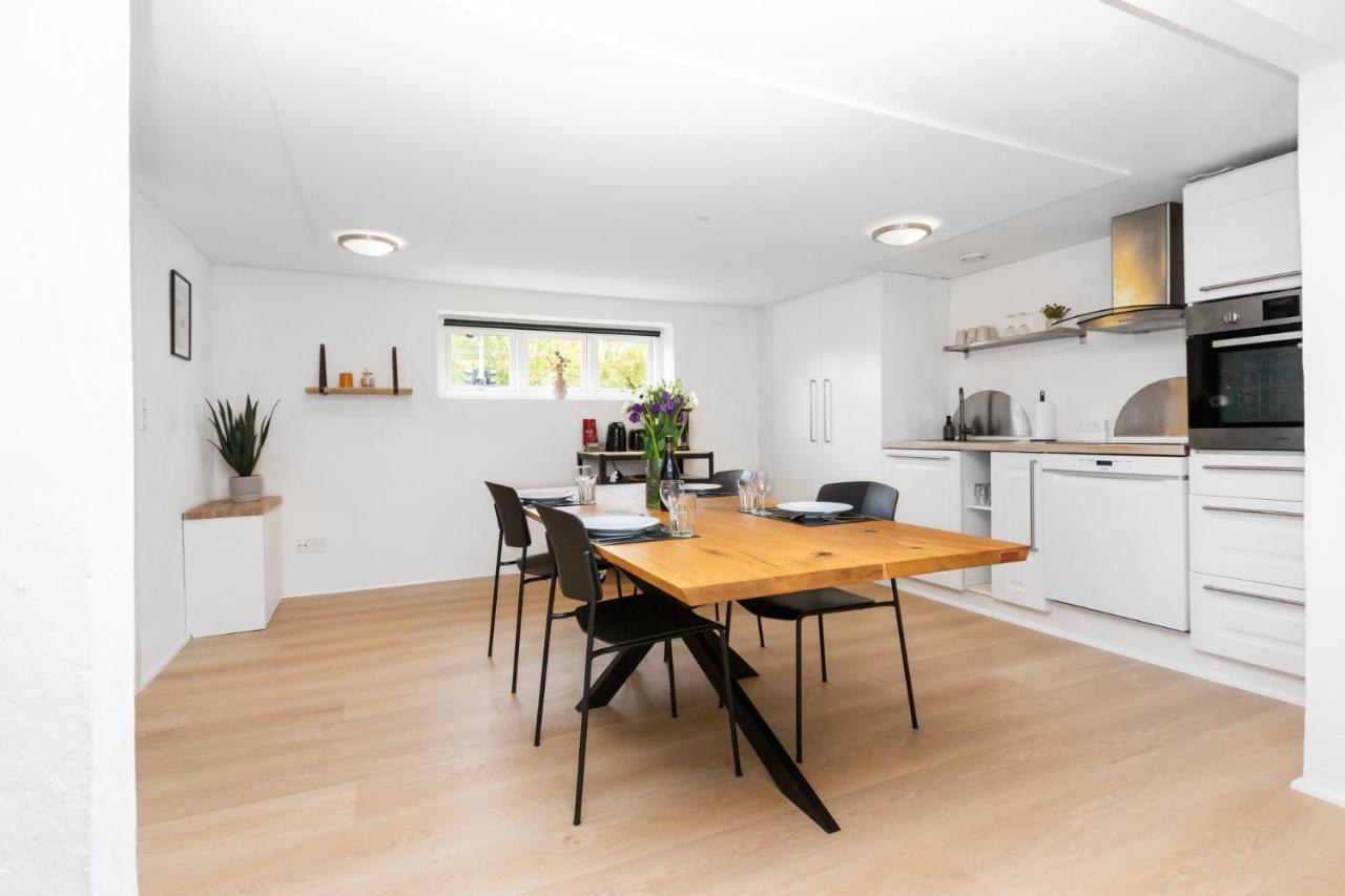 Moderne & Fuldt Udstyret Lejlighed M.Plads Til 4 Hojbjerg Buitenkant foto