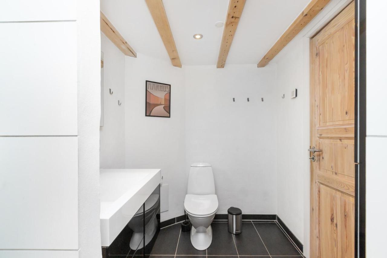 Moderne & Fuldt Udstyret Lejlighed M.Plads Til 4 Hojbjerg Buitenkant foto